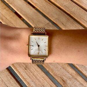 Stylish Gold Watch with White Dial